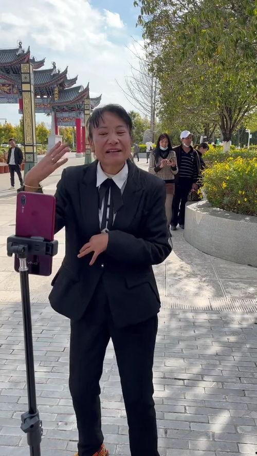 李世梅十保山网红,李世梅的传奇人生与网络影响力揭秘”