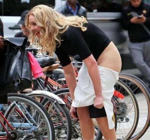 女明星自己脱了裤子,女明星的勇敢与真实