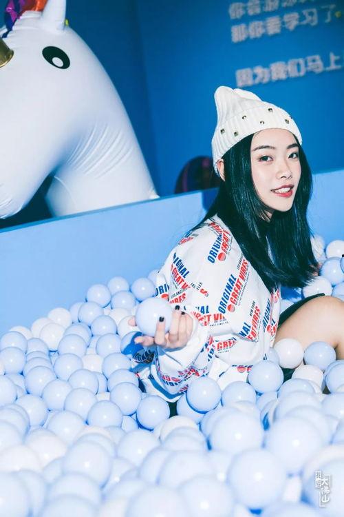 彩彩网红,闪耀网络，引领潮流的璀璨之星