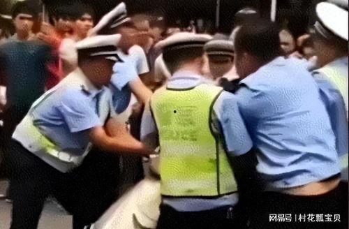 警察吃瓜群众,揭秘社会现象背后的故事
